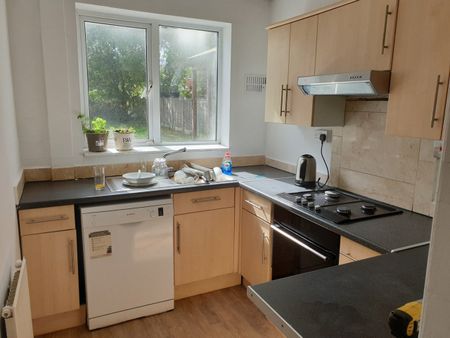 Room in a Shared House, Warwards Lane, B29 - Photo 3