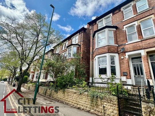 1 bedroom in a flat share to rent - Photo 1