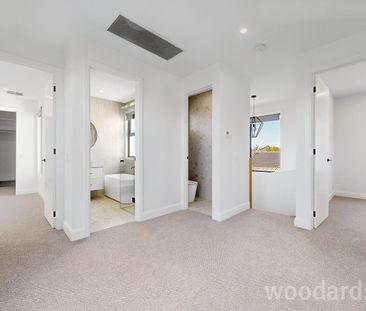 WOW Factor - Stunning Family Home in Perfect Location - Photo 5