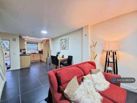 3 bedroom terraced house to rent - Photo 4