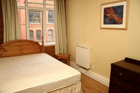 384 Chester Road, Manchester, SALFORD - Photo 3