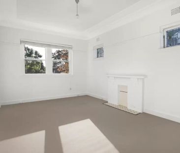 Gorgeous Townhouse with House Appeal - Photo 3