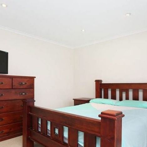 Stylish 4 Bedrooms and Quiet Living! - Photo 1