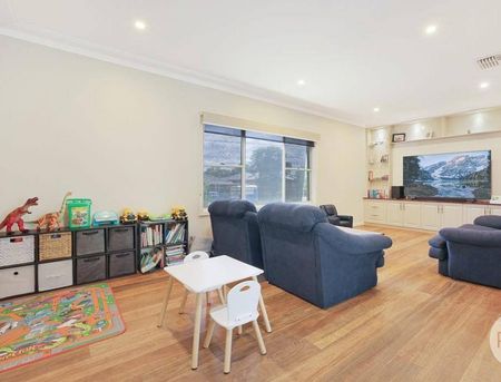FOUR BEDROOM FAMILY HOME SOUTH TAMWORTH - Photo 4