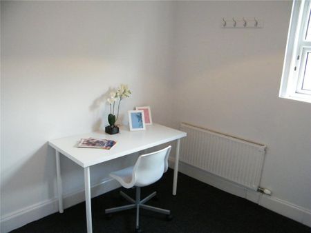 5 bedroom semi-detached house to rent - Photo 3