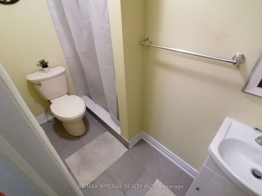 Condo Townhouse For Lease | W8135706 - Photo 1