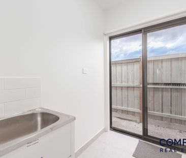 31 Devonia Avenue, Fraser Rise VIC 3336 - House For Rent | Domain - Photo 3
