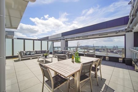 Furnished Three Bedroom Penthouse Apartment - Photo 4