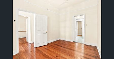 Charming Cottage Living in the Heart of Rozelle - Photo 4
