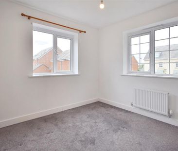 4 bedroom detached house to rent - Photo 3