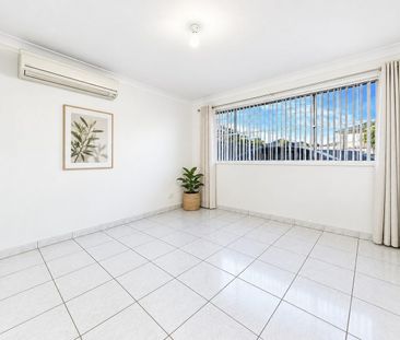 Neat 3-Bedroom Home Beside a Local Park - Photo 4