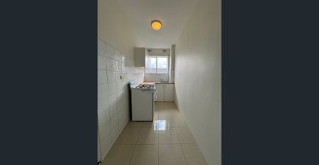 Spacious 1-Bedroom Apartment in Kingsford - Photo 3