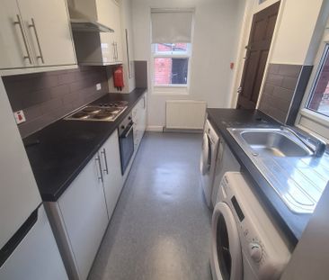 3 Bed - 19b Winston Gardens, Headingley, Leeds - LS6 3LA - Student - Photo 3