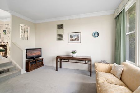2 Corby Street, Balwyn North VIC 3104 - House For Rent | Domain - Photo 3