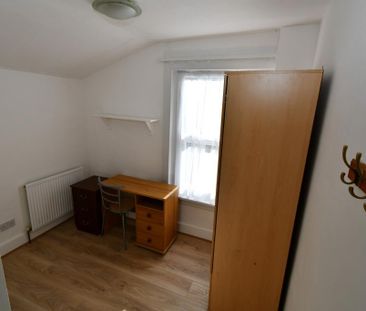 4 bedroom terraced house to rent - Photo 5