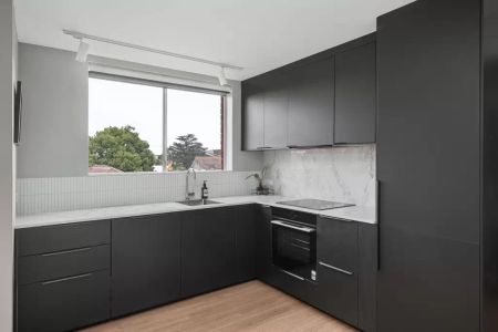 Designer one-bedroom apartment in the heart of Ashfield - Photo 4