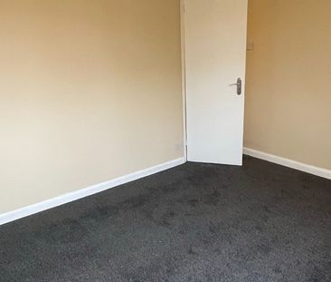 2 Bed Terraced House, Huggett Close, LE4 - Photo 3