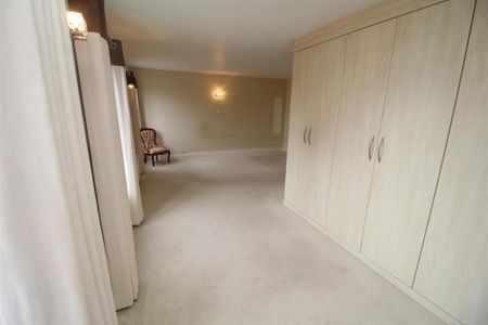 3 bedroom apartment to rent - Photo 2