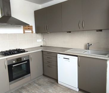 Location Appartement 4 pièces 76m² LA SEYNE SUR MER 83500 - Photo 3