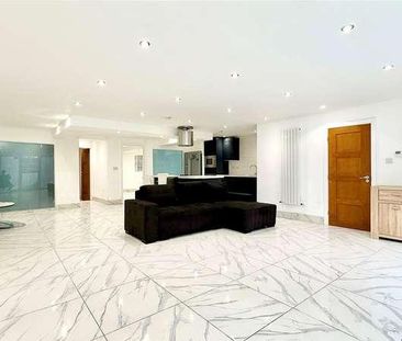 Paddock Gate, North Street, Winkfield, Windsor, Berkshire, RG12 - Photo 4