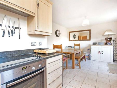 3 bedroom semi-detached house to rent - Photo 3