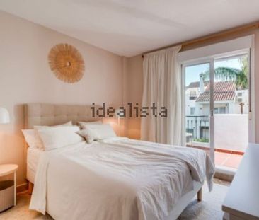 Alquiler de chalet adosado en Nueva Andalucía - Photo 1