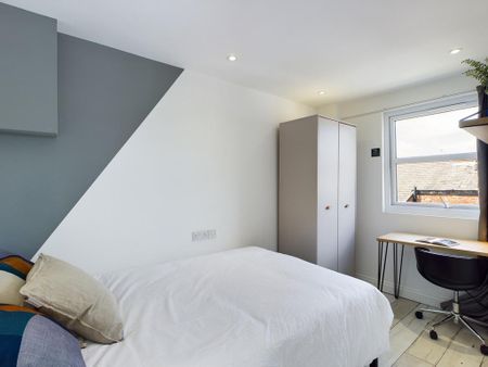 1 bedroom in a house share to rent - Photo 5