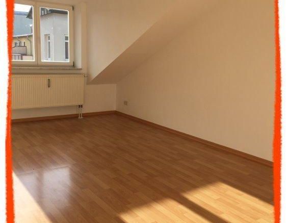 3-Zimmer-Wohnung mit großem BALKON und LAMINAT in Zwickau, zentrumsnah und im Dachgeschoss - Foto 1