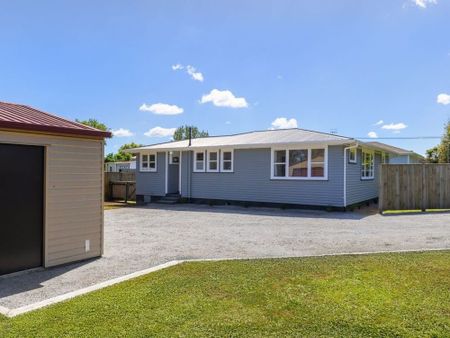 Sunny 3-bedroom + double garage - Photo 5