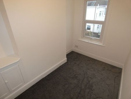 3 bed Terraced - To Let - Photo 4