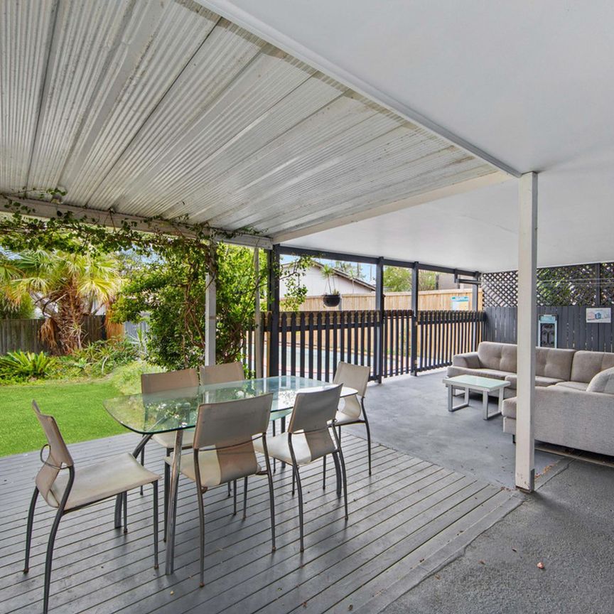 Central, Stylish & So Convenient - Your Ideal Family Home! - Photo 1