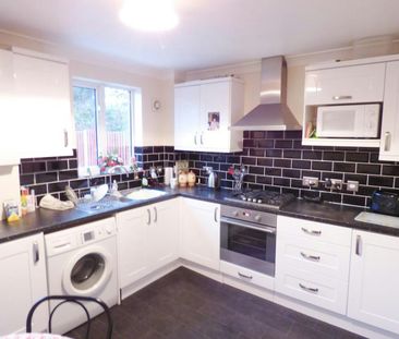 Terraced House to rent on - Photo 3