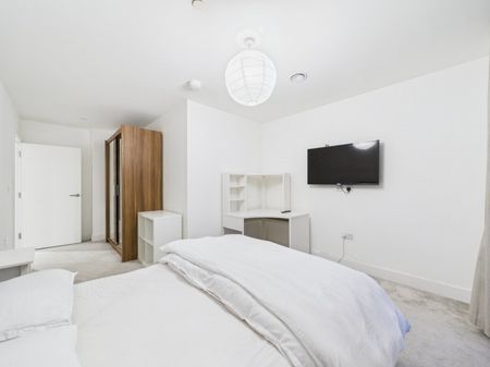 High Street, Staines-upon-Thames, Surrey,TW18 - Photo 5