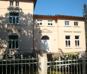 Pendler aufgepasst! 1-Zimmer-Appartment im Schloßgarten - Photo 1