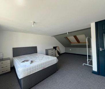 4 bedroom terraced house to rent - Photo 2