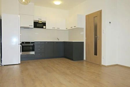Pronájem cihlového bytu 2+kk s balkonem v Brně - Kamechách - Фото 4