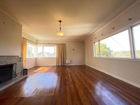 Solid, Spacious and Sunny family home! - Photo 4