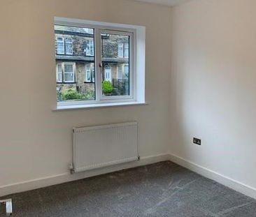 4 bedroom semi-detached house to rent - Photo 2