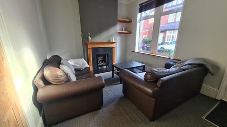 3 bedroom terraced house to rent - Photo 2