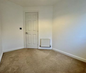 3 bedroom end of terrace house to rent - Photo 1