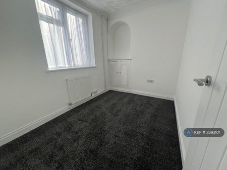 3 bedroom terraced house to rent - Photo 4
