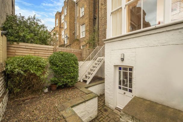 4 bedroom house in London - Photo 1