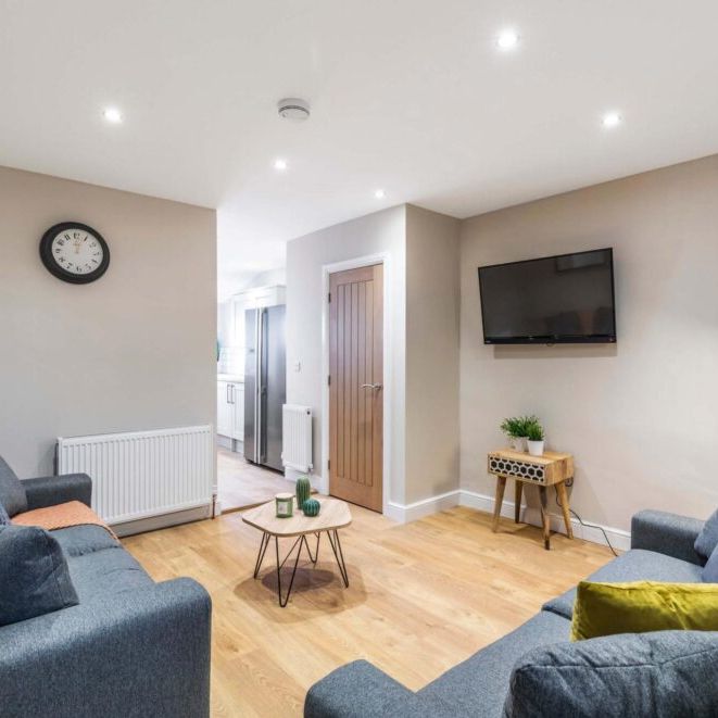 18 Hartley Grove, Leeds, LS6 2LD - Photo 1