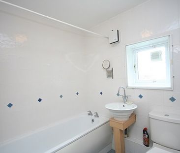 Holmlea Walk, Datchet, Slough,SL3 - Photo 2