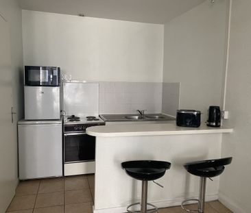 Location Appartement 1 pièce 36m² LYON 2ème - Photo 4
