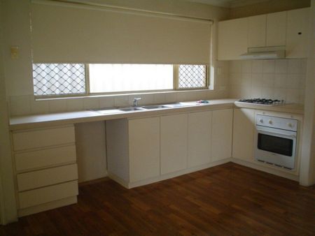 Low maintenance villa in ideal location! - Photo 4