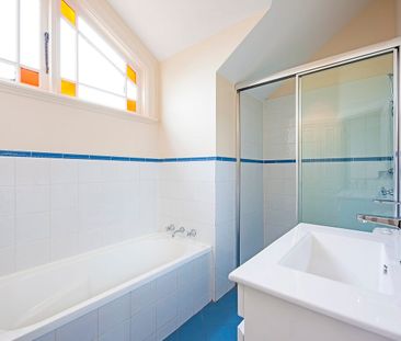 Immaculate Two Level Family Home - Photo 4