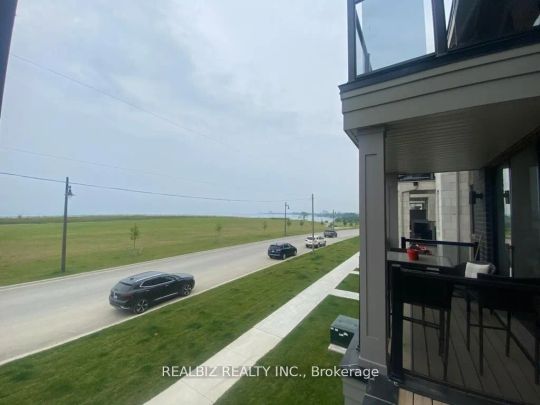 Condo Townhouse For Lease | E9039046 - Photo 1