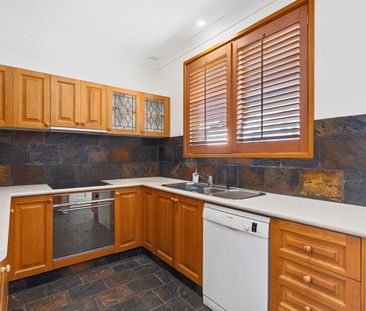 Spacious Single-Level Villa in Leafy Bardwell Valley - Photo 2