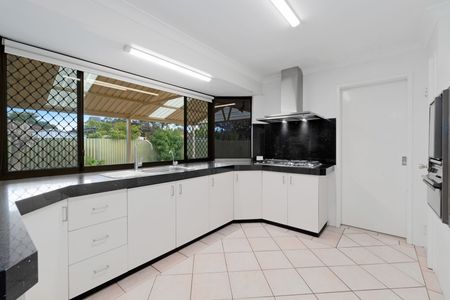 Large Family Home Located in Willetton Primary & High School Zone - Photo 4